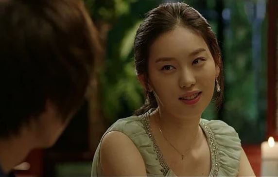 Buổi đầu ra mắt gia đình bạn trai, mẹ anh hỏi lạ lẫm "Đố cháu biết ví tiền con bác màu gì?", tôi hí hửng trả lời thì nhận được đáp án sốc óc