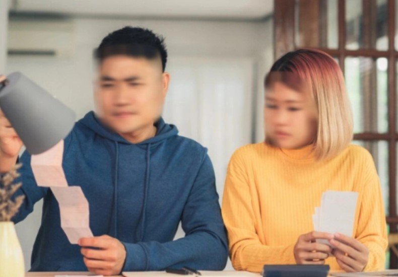 Nghe vợ và hàng xóm nói chuyện với nhau, tôi phát hiện ra giá mỗi lon sữa con đang dùng: Ngã ngửa trước "máu" chịu chi của vợ