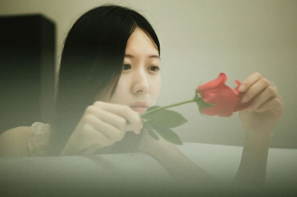 Vừa chấp nhận lời cầu hôn được một tuần, tôi đã “méo mặt” vì lời khẩn khoản van xin của bạn trai