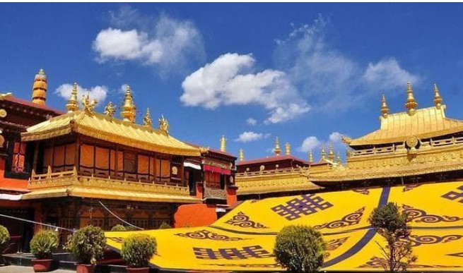 Cung điện và lâu đài cổ cao nhất được làm từ 32 tấn vàng