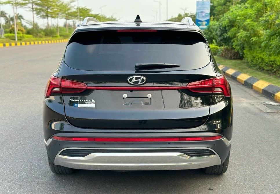Lăn bánh 2 năm, Hyundai Santa Fe chạy lướt bán lại với giá ngỡ ngàng