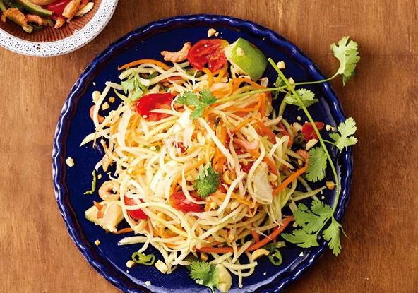 Bữa cơm mùa hè có món gỏi đu đủ kiểu Thái giòn ngon mát lành