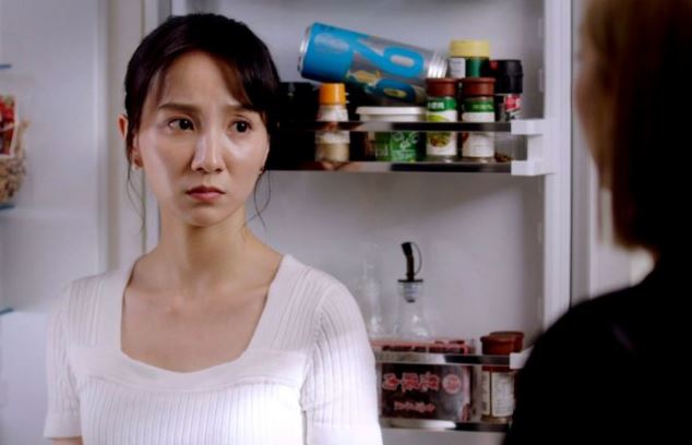 Lên chăm con dâu mang thai, mẹ chồng bị đổi khoá cửa không cho vào nhà vì quê mùa