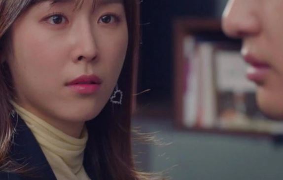 Mẹ bạn trai mời đến nhà ăn tối, tôi sững sờ vì người phụ nữ lạ xuất hiện nhưng bàng hoàng hơn là cặp mắt sắc ở trên tầng 2