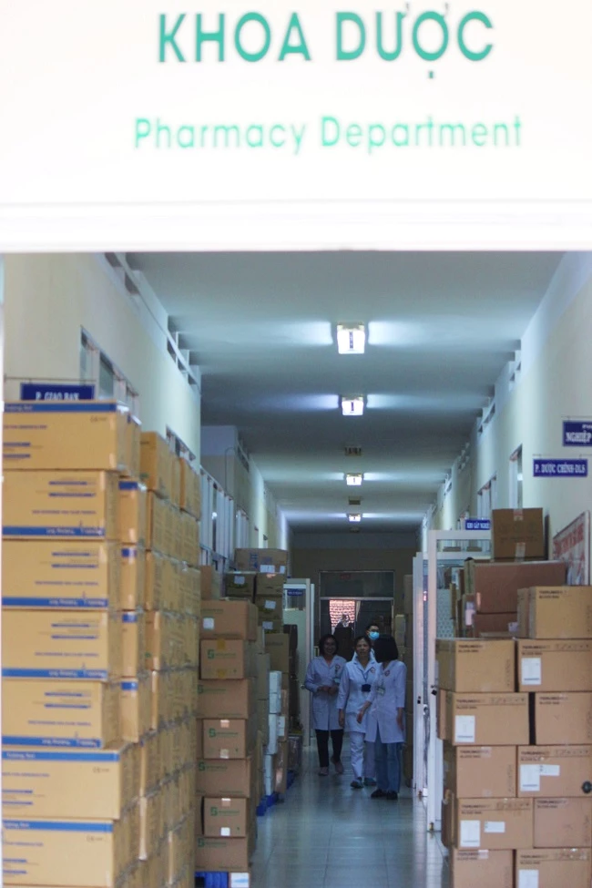 Khoa Dược - Bệnh viện đa khoa tỉnh Lâm Đồng vẫn đầy đủ thuốc, vât tư y tế.