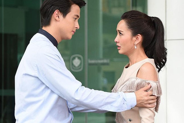 Ly hôn 5 tháng thì chồng cũ muốn quay lại, tôi đồng ý qua đêm để rồi phải bỏ chạy khỏi khách sạn khi nghe anh thú nhận một câu