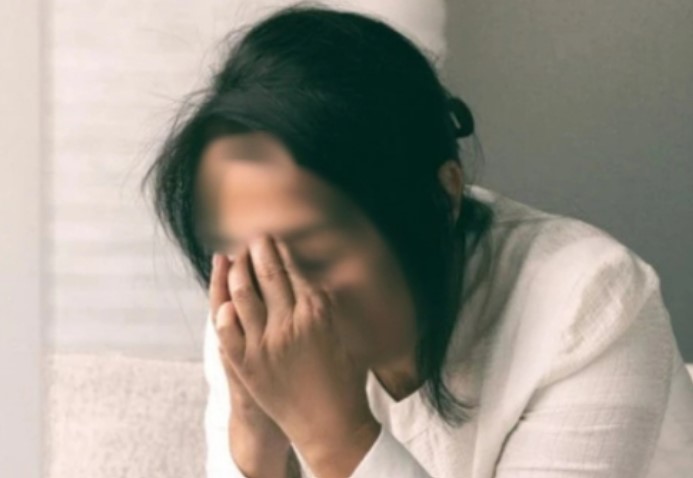 Đến nhà con gái chơi, 1 giờ trưa, con hỏi một câu đau trào nước mắt: Hóa ra con tôi khốn khổ đến vậy!