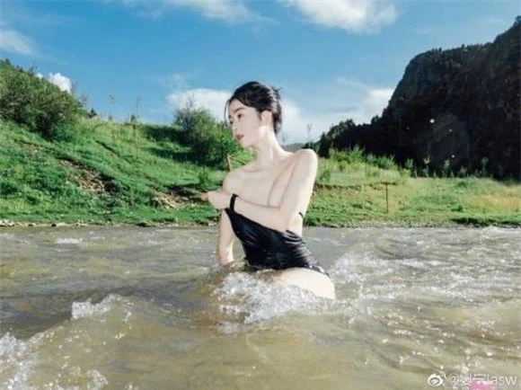 gái sinh, nữ thần tắm suối, Trung Quốc, Ying Ning