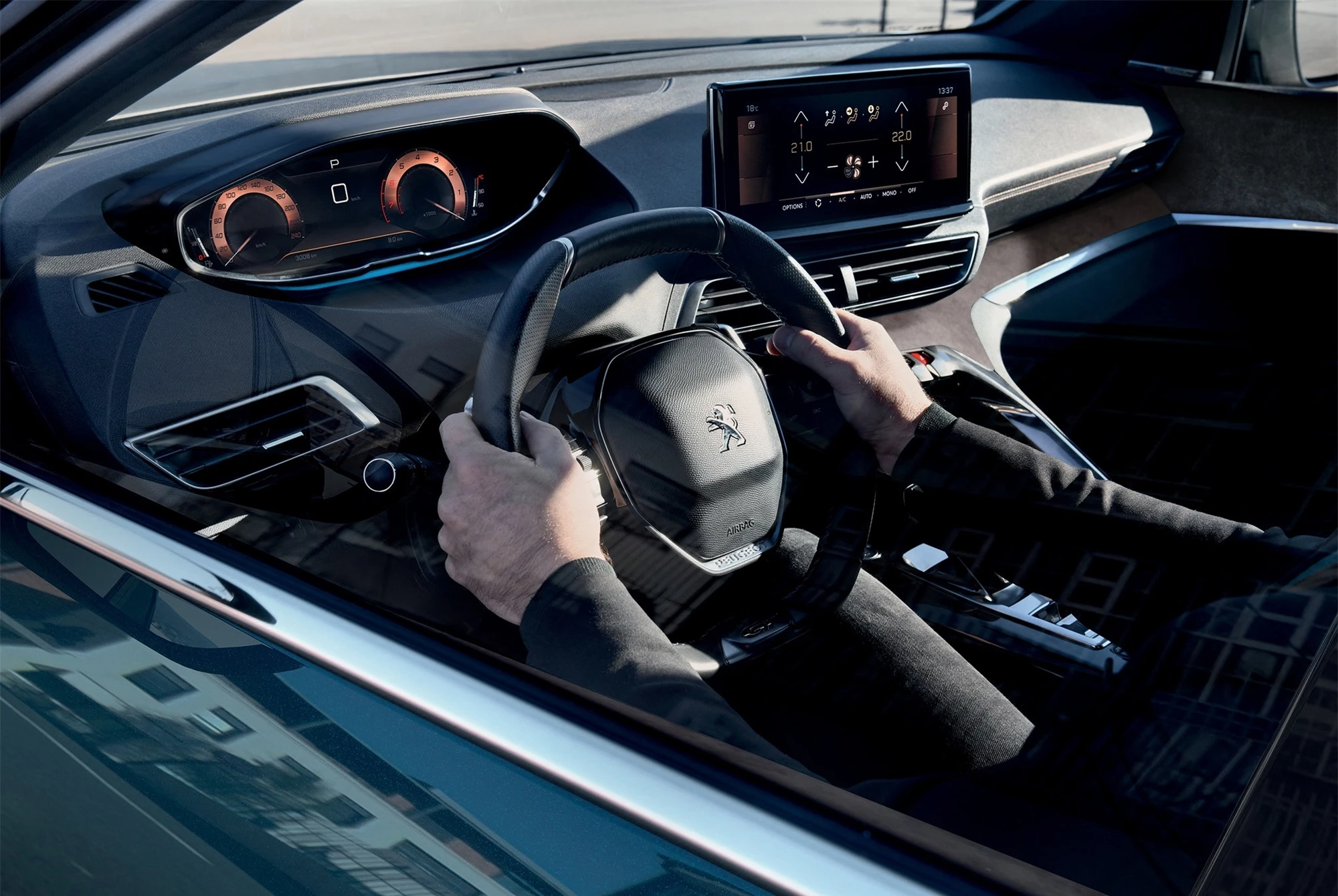 Peugeot 5008 mang vẻ đẹp và trải nghiệm lái chạm cảm xúc khách hàng- Ảnh 2.