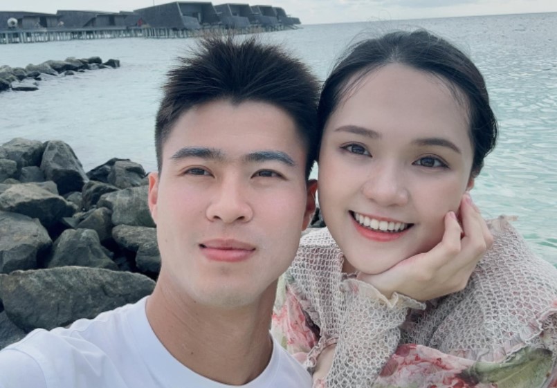 Hai anh em “cọc chèo” ở đội tuyển Việt Nam lấy con gái chủ tịch, bị đồn nhờ nhà vợ nhưng vẫn vô cùng giản dị