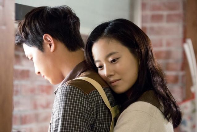 Bạn trai đột ngột đổi ảnh đại diện Facebook, tôi uất nghẹn khi phát hiện chính mình tiếp tay gã "cắm sừng"