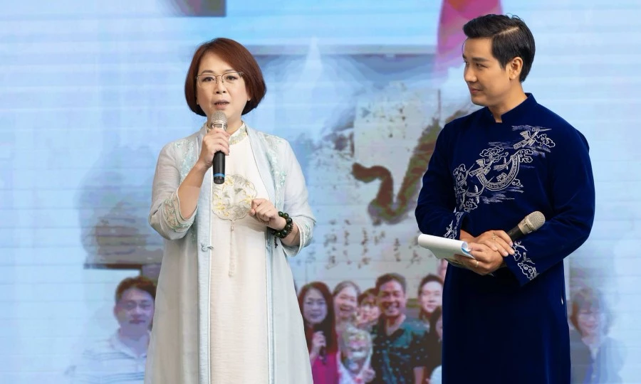 Triệu Vĩnh Hinh và MC Nguyên Khang Triệu Vĩnh Hinh và MC Nguyên Khang