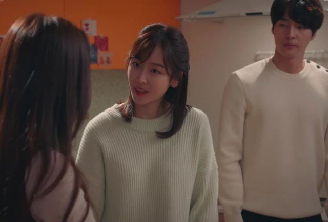 Đến nhà bạn trai dùng bữa, tôi khiếp đảm khi chứng kiến đàn mối lớn bay ra, đang định bỏ chạy thì mẹ anh đã nói điều bất ngờ