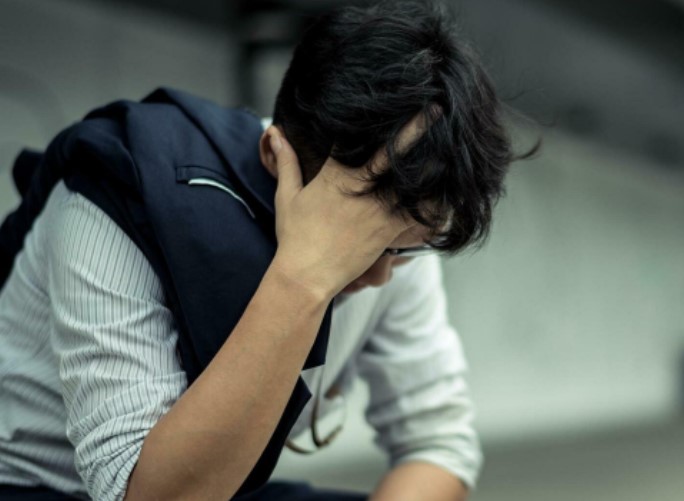 Lấy vợ kém 1 con giáp, về sống chung 3 tháng mà tôi hoảng hồn, đặc biệt là những bữa cơm kinh hoàng không dùng bát