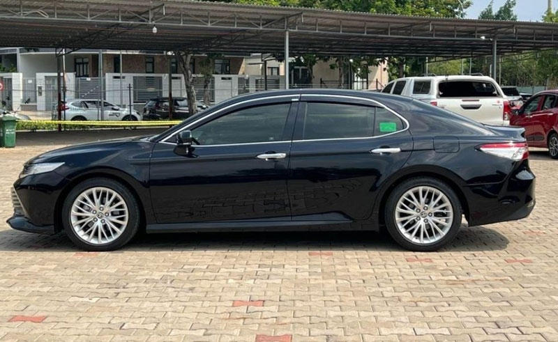 Ngỡ ngàng giá bán lại của Toyota Camry 'lướt' sau 4 năm lăn bánh