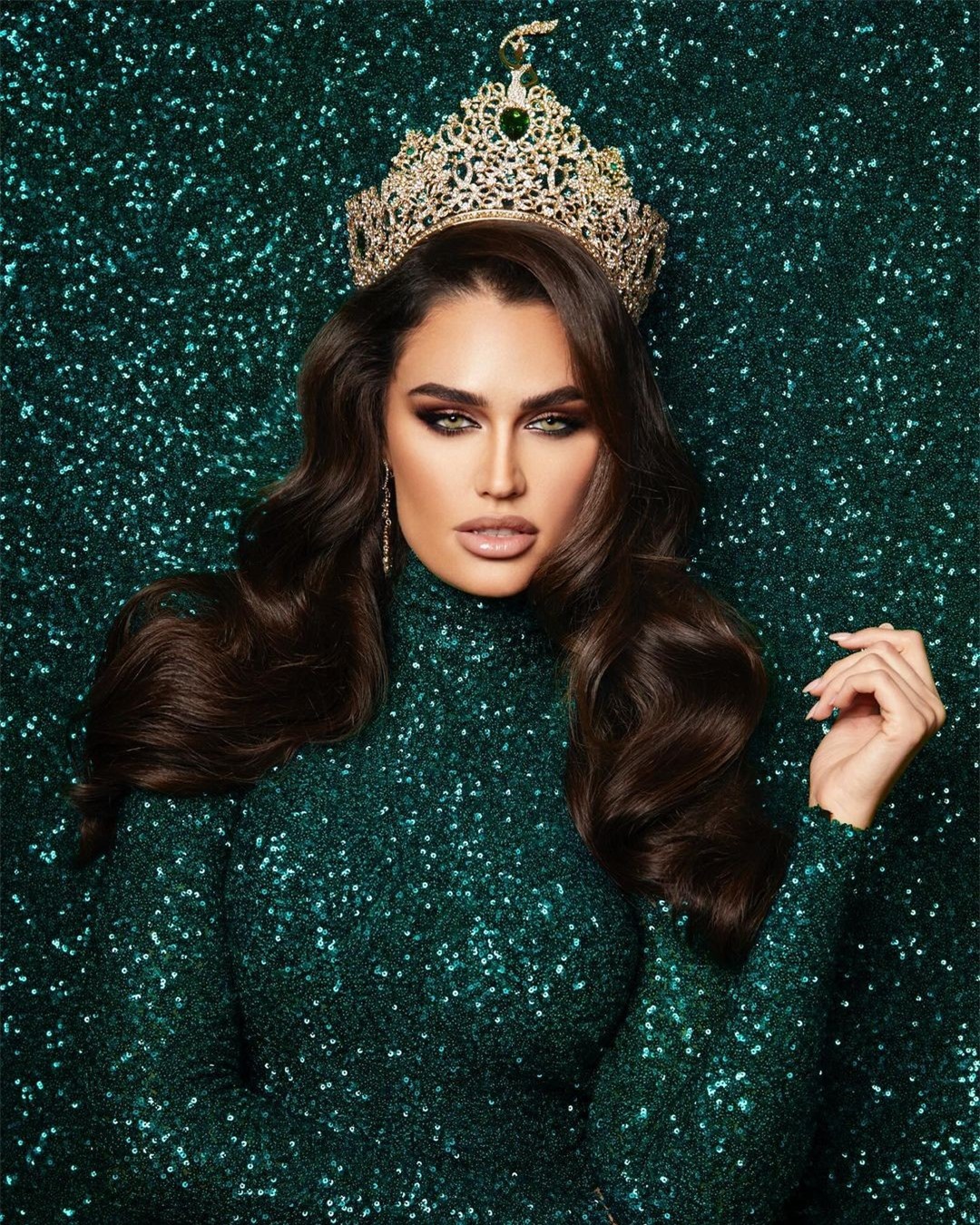 Cô gái cao 1,81 m đăng quang Hoa hậu Hòa bình Tây Ban Nha ảnh 1