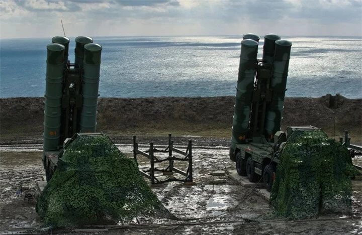 Tên lửa S-400 của Nga được triển khai ở bán đảo Crimea. (Ảnh: Sputnik)
