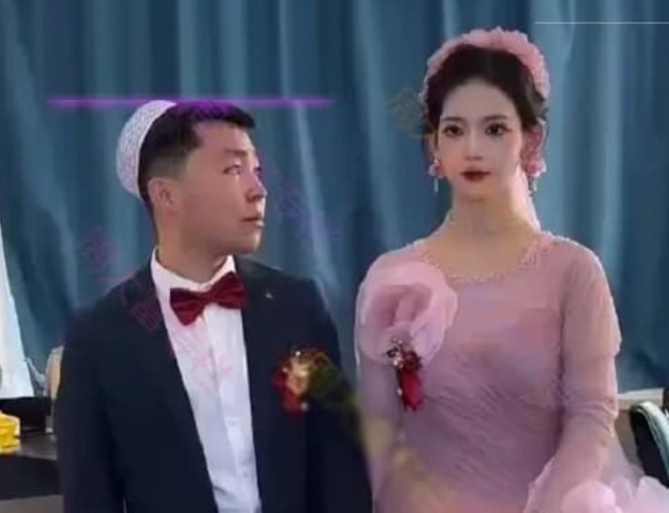 Cô dâu gây sốt vì ngoại hình cực phẩm, nhưng dân tình tỏ ra không hài lòng sau khi nhìn thấy chú rể