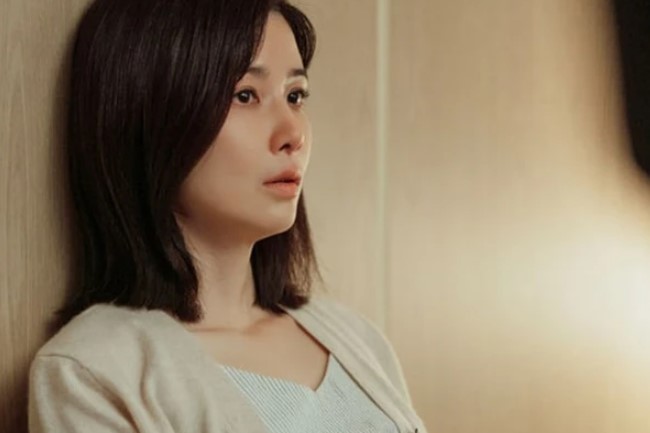 Khách sáo mời chồng cũ ở lại ăn cơm, ngờ đâu anh ngồi ăn lấy ăn để và thốt lên một câu khiến tôi choáng váng