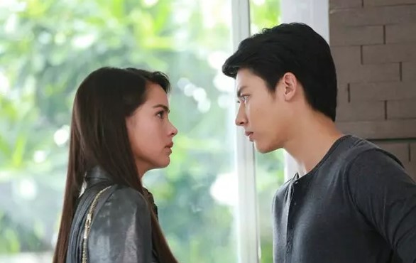 Trước khi đường ai nấy đi, chồng cũ trả tôi chiếc điện thoại mà anh đã mượn thời còn yêu nhau, không ngờ những thứ chứa trong đó khiến tôi lặng người