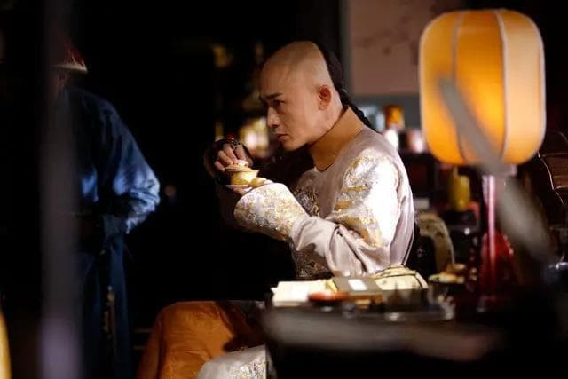 Tại sao các cung nữ phải tranh giành nhau, thậm chí hối lộ để được rửa cho Hoàng đế?