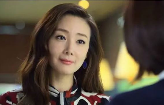 Lỡ có thai nhưng gia đình bạn trai chối bỏ, 5 năm sau tôi cười khẩy khi thấy mẹ anh khóc lóc trước cửa van xin