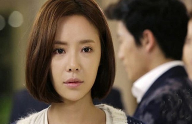 Ly hôn 2 năm, ngày lễ nào chồng cũ cũng tặng quà chu đáo, vậy mà khi tôi hỏi về chuyện đoàn tụ thì anh lại trả lời một câu khiến tôi ngẩn ngơ