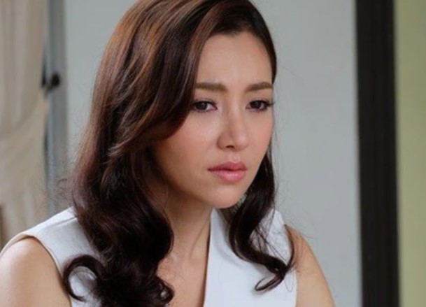 Về thăm chồng cũ và các con, tôi bàng hoàng chết điếng khi thấy chảo gà rán nóng hổi trên bếp