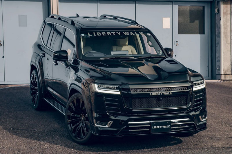 Toyota Land Cruiser 300 hầm hố với gói độ thân rộng từ Liberty Walk