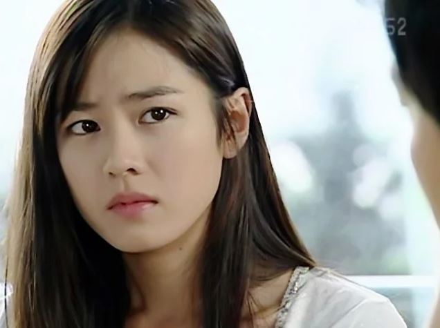 Sang nhà bạn trai chơi, đang ăn bánh thì tôi bật khóc bỏ về vì mẹ anh chê "nhà quê ăn bẩn"