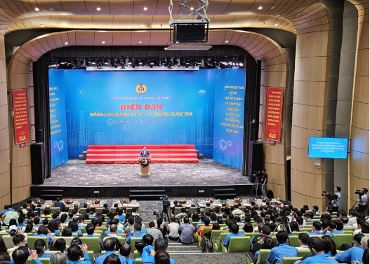 Thủ tướng: "3 đẩy mạnh, 3 tiên phong, 3 bứt phá" để tăng năng suất lao động