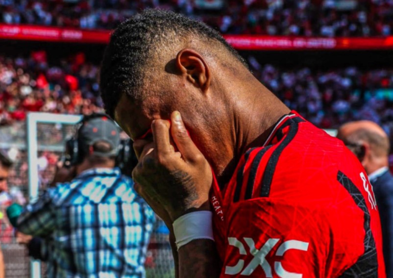 Sao MU khóc như mưa sau chức vô địch FA Cup: Chiến tích không tưởng của tập thể bị hoài nghi