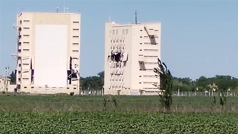 Trạm radar cảnh báo sớm Voronezh-DM bị hư hại nặng sau cuộc tấn công của UAV cảm tử Ukraine.