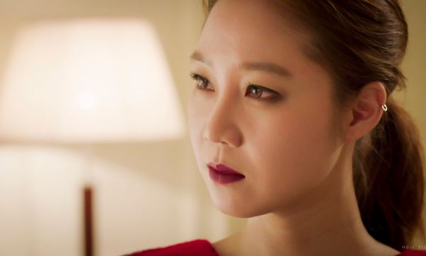 Bạn trai mắng "chưa qua cửa nhà chồng mà đã hỗn", tôi đáp lại "may chưa dẫm vào cửa nhà anh"