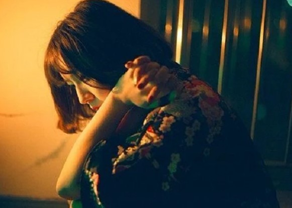 Bị chồng cũ bỏ rơi phũ phàng vì "không biết đẻ", 3 năm sau trước ngày tái hôn, anh đột ngột tặng vợ cũ một chùm chìa khóa khiến cô lặng người