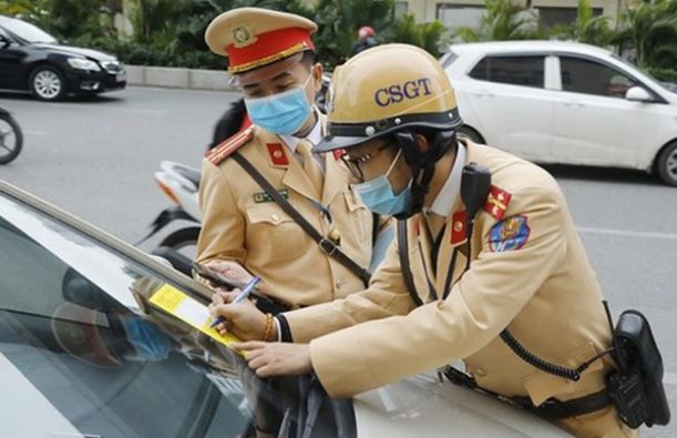 Đề xuất CSGT được trang bị vũ khí, ngăn chặn người vi phạm