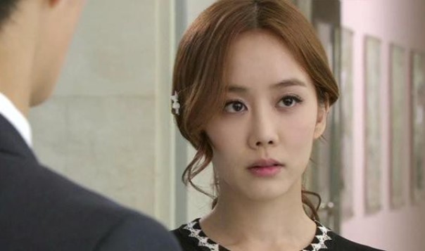 Tình cờ gặp cả nhà chồng cũ ở siêu thị, cô vợ có pha xử lý cực thông minh khi bị anh ta mỉa mai vì không có tiền thanh toán