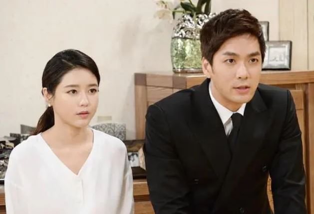 Mẹ tôi vừa gắp cho bạn trai miếng thịt gà, anh nói 1 câu khiến ai nấy thất kinh còn bố nổi giận đùng đùng đuổi cả hai