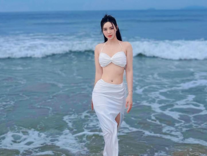 Mỹ nhân Vbiz nóng bỏng dù số đo kém chuẩn: Quỳnh Kool chưa là duy nhất!