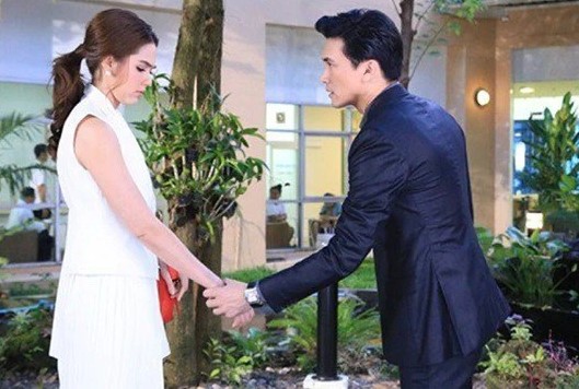 Lần nào về quê đi qua nhà chồng cũ cũng bị chặn đường mời vào chơi, cô cười nhạt hỏi lại 1 câu đủ khiến anh ta tái mặt