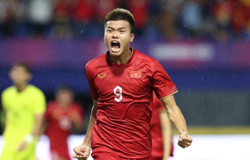 Khó hiểu tiền đạo 3 năm mới ghi được 1 bàn ở V.League vẫn được gọi lên đội tuyển Việt Nam