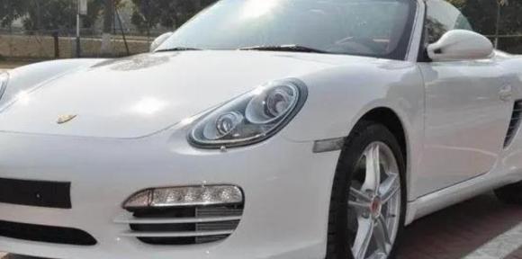 Người ta nói người giàu lái xe màu đen và người nghèo lái xe màu trắng? Người bán xe: Những người nói điều này không hiểu gì về xe