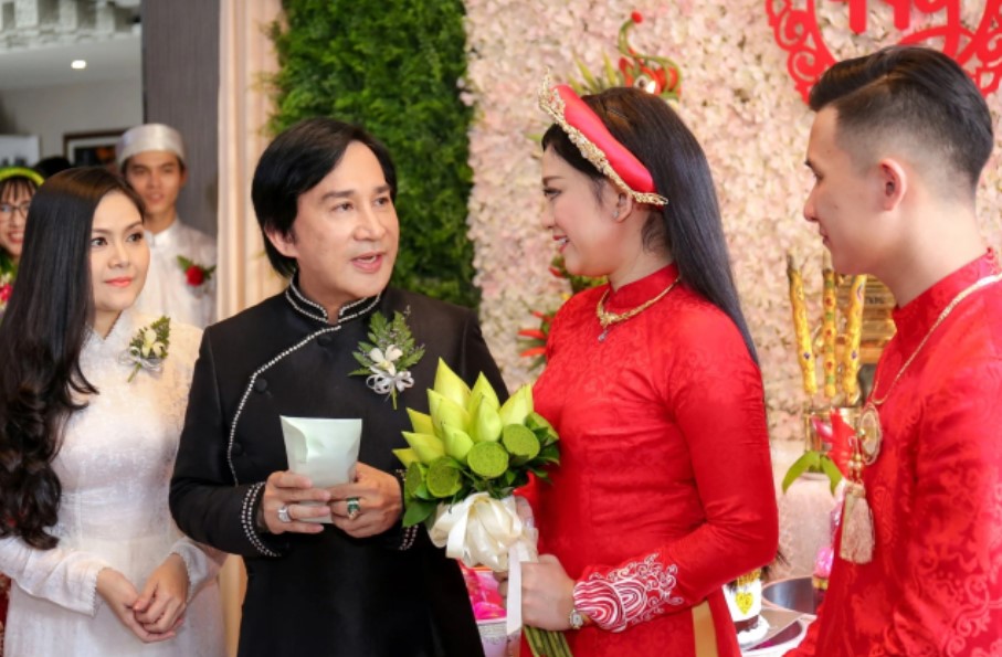 Con gái "Vua cải lương" có 1.000 cây vàng: Không thể gọi vợ 3 của bố là mẹ, lấy chồng thiếu gia nhờ quét mạng xã hội