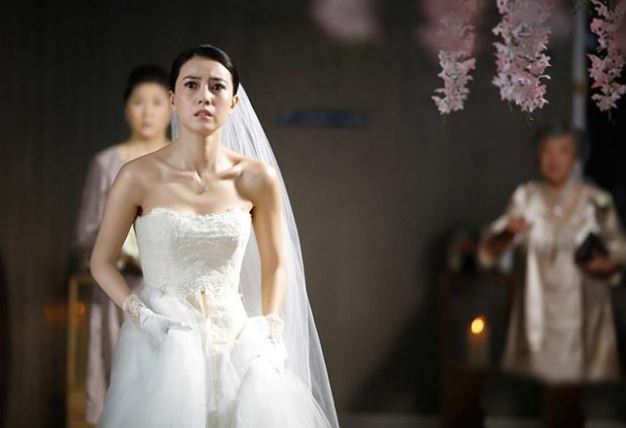 Vô tình đụng mặt bạn trai cũ ngay sảnh cưới, tôi đắc ý tiết lộ lý do kết hôn vội vàng sau khi chia tay khiến anh ta tức nghẹn