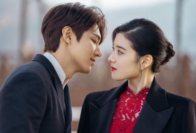 Bạn trai rủ tôi đi ăn đồ Tây, đến lúc trả tiền thì kiếm cớ đi WC và cái kết khiến cả nhà hàng ghen tị