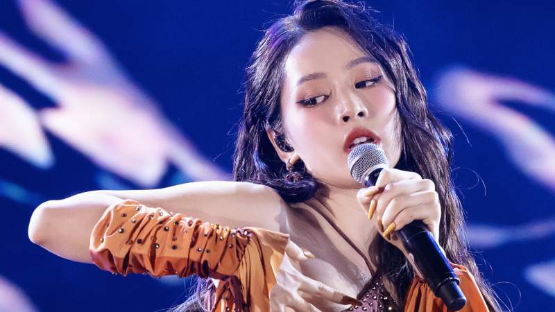 Chi Pu được Huỳnh Hiểu Minh, Thái Thiếu Phân, Lưu Nhã Sắt ủng hộ khi ra MV mới 