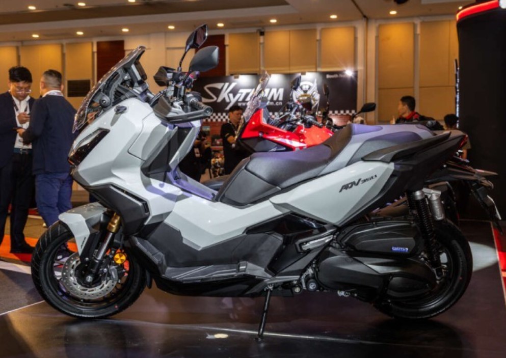 Cận cảnh ‘Honda SH phiên bản đi phượt’ mới: Có ABS 2 kênh, màn LCD, động cơ mạnh mẽ, giá cạnh tranh