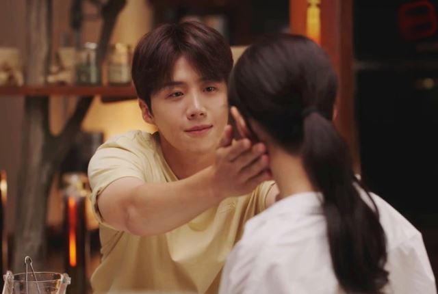 Giận bạn trai nên tự mò xuống đất lạnh nằm ngủ, sự việc xảy ra sau đó khiến tôi xấu hổ vô cùng