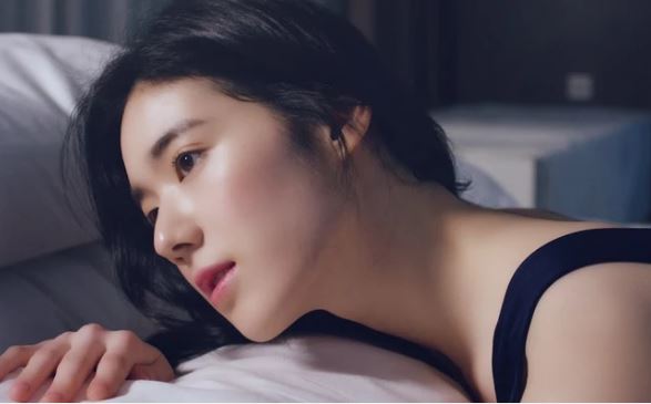 Xúc động vì bạn trai cặm cụi ngồi sửa dây chuyền hỏng, nhưng nhờ món trang sức "giả trân" mà tôi phát hiện ra sự thật đáng khinh