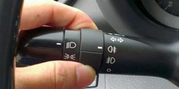 Người lái xe phải biết công dụng của việc 'bật đèn sương mù' thực chất là thế này